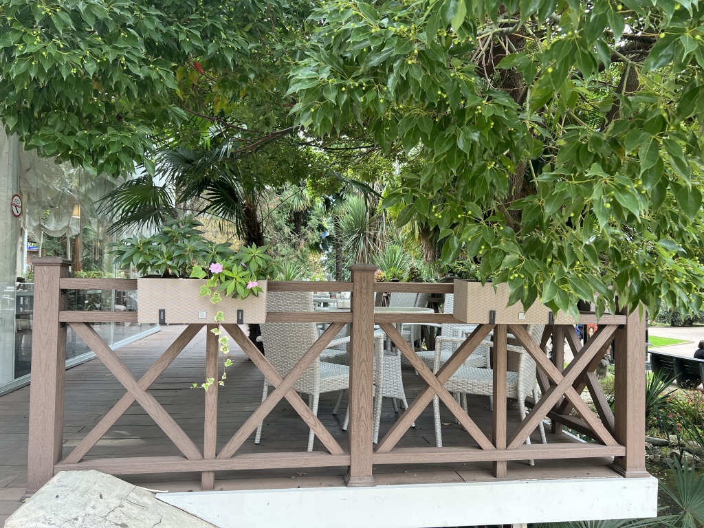 Монтаж ограждений из ДПК